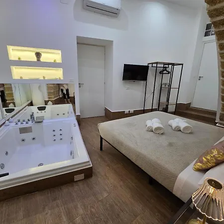Dadi's Aureo - Casa In Centro Con Vasca Idromassaggio Apartamento *